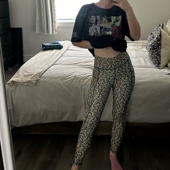 Floral Gilly Hicks Leggings - Picture 3 of 9